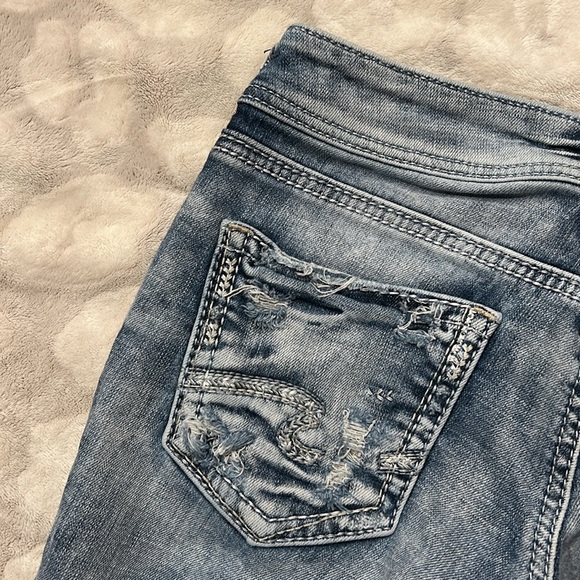 Silver Suki Capri Jeans Distressed Size 27 - Picture 6 of 10